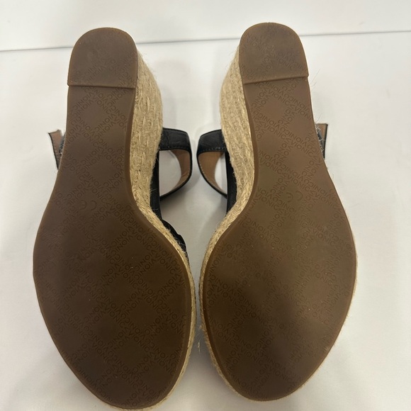 Vionic Black Leather Espadrille sandals size 5 pre owned Exellent condition. - Picture 4 of 6